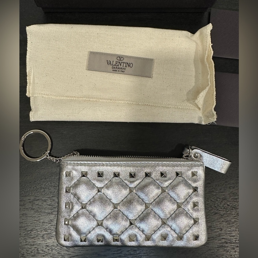 ‼️SOLD ‼️ NWT Valentino Quilted Lambskin Silver rockstud keychain Coin purse
